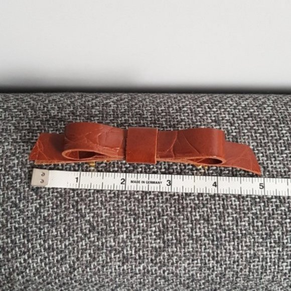 Holt Renfrew hair clip - Picture 5 of 5